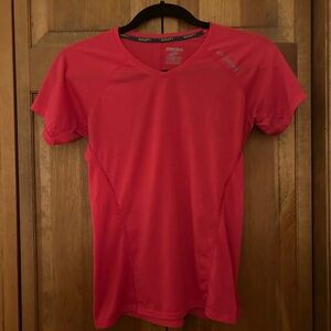 Brooks Women’s Sz S Red Shortsleeve Running Shirt, Comfy, Great for Exercise